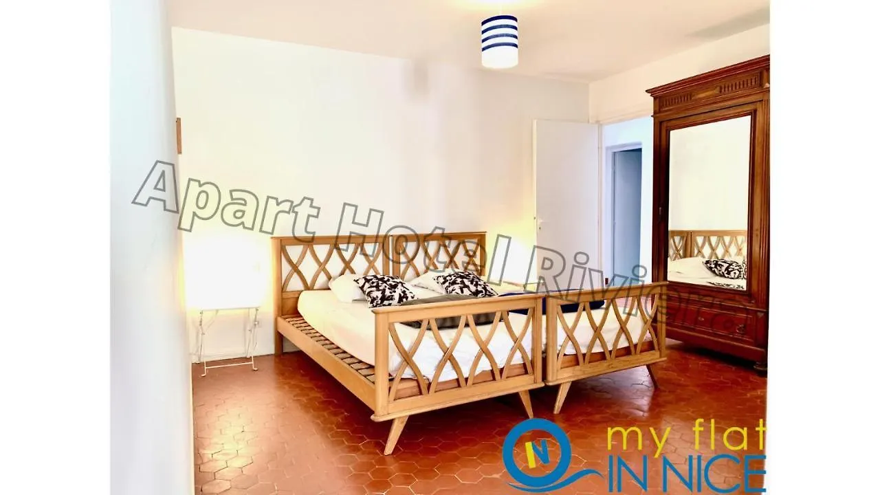 Aparthotel Riviera: Spacious 3-Bedroom with Sea View in Old Town Nice Apartment