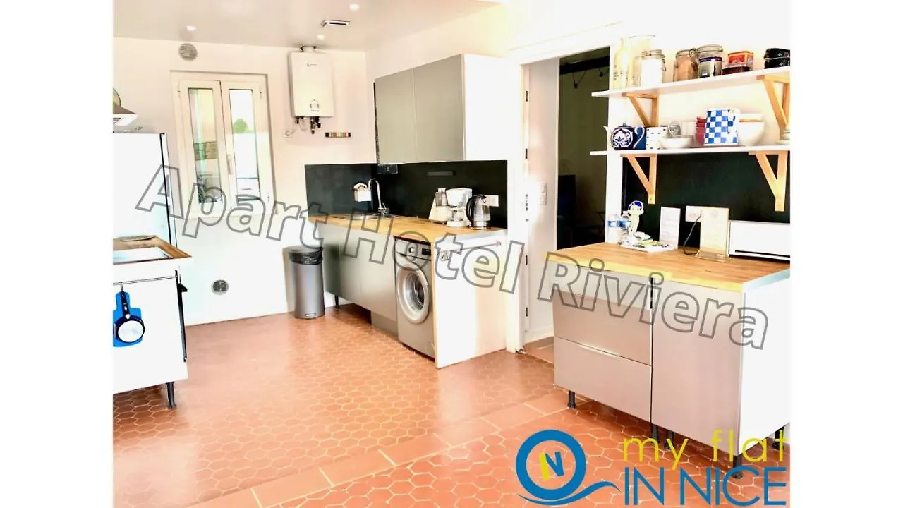 Apartment Aparthotel Riviera: Spacious 3-Bedroom with Sea View in Old Town Nice