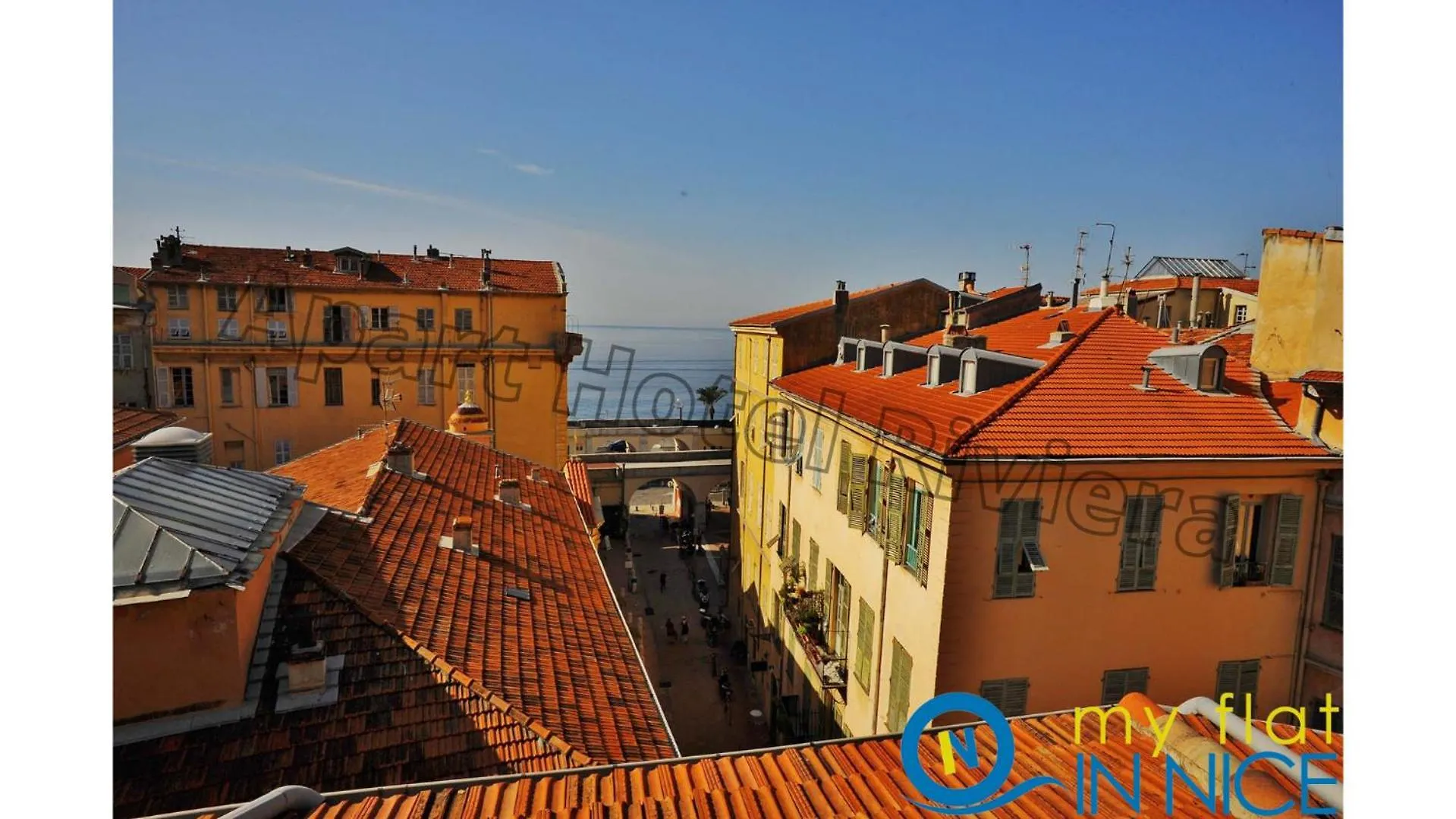 Aparthotel Riviera: Spacious 3-Bedroom with Sea View in Old Town Nice Apartment